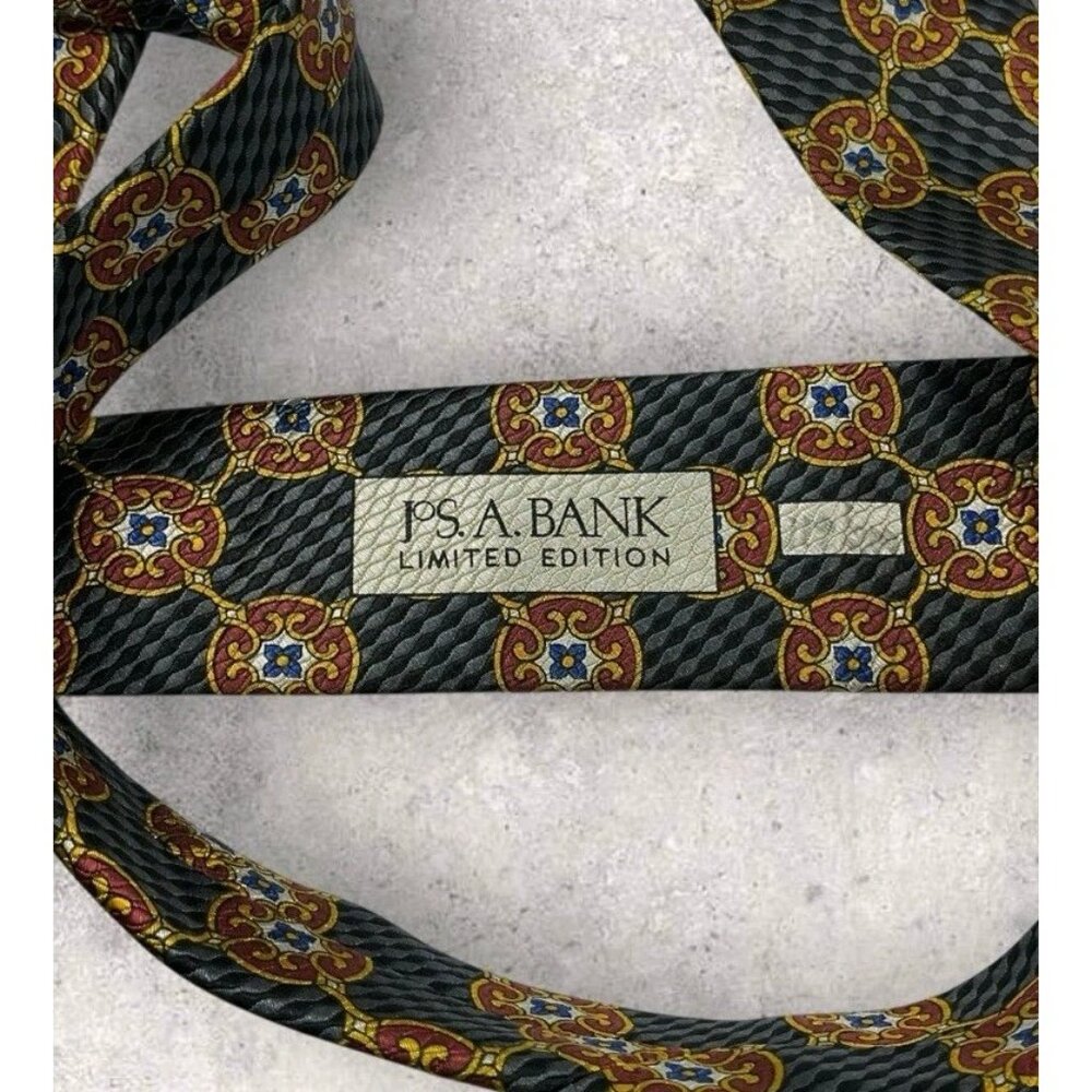 JOS. A. BANK LTDEDITIONSilk Tie ITALY Gray Burgundy Gold Medallion W:3.5" EUC - Picture 4 of 6